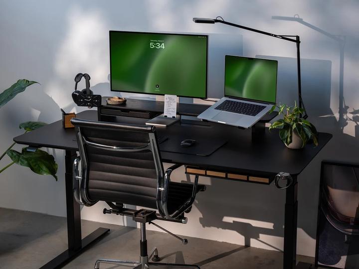 Actual product image Balolo Desk Cockpit All Black (Massiv) Schreibtisch
