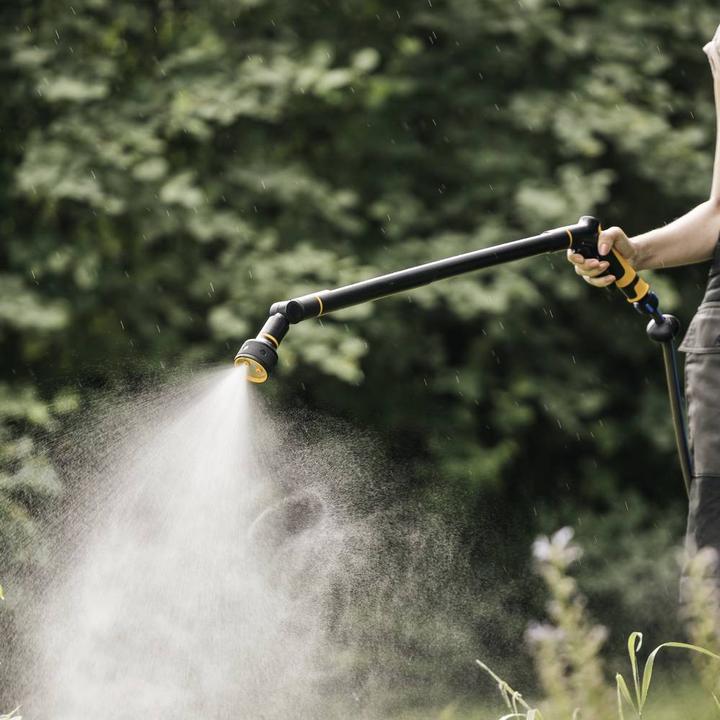 Produktbild Fiskars Giessstab mit 3 Funktionen, Schwenkbarer SoftGrip-Düsenkopf, Durchflusskontrolle mit Frontreg