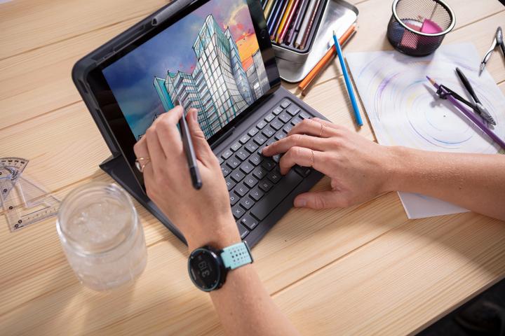 Actual product image Zagg Messenger Folio 2 (CH, iPad 2021 (9th Gen), iPad 2019 (7th gene), iPad 2020 (8. Gen), iPad Air 2019 (3. Gen))