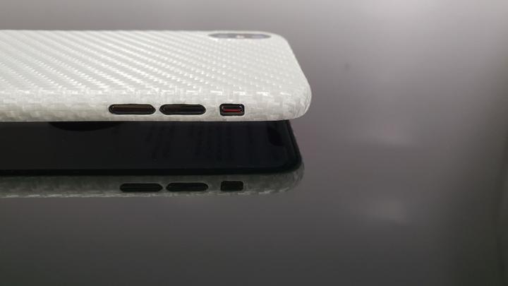 Produktbild Nevox Carbon Cover Perlmutt (Apple iPhone XS)