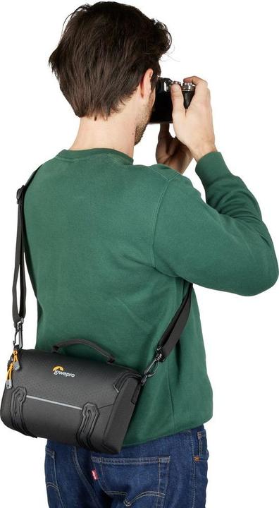 Actual product image Lowepro Adventura SH 160 III Green Line (Camera shoulder bag, 4 l)