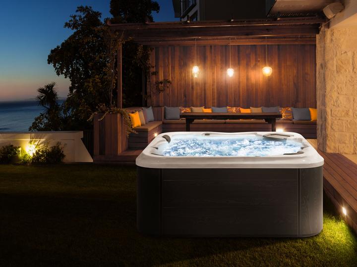 Actual product image Beliani Whirlpool Outdoor white with LED square 210 x 210 cm TULAROSA