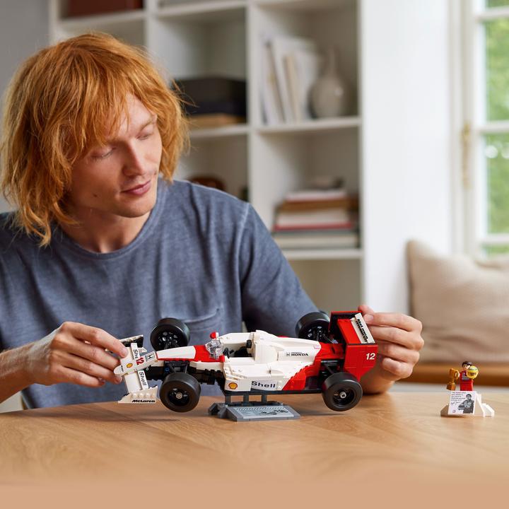 Immagine prodotto LEGO McLaren MP4/4 e Ayrton Senna (10330, LEGO Icons)