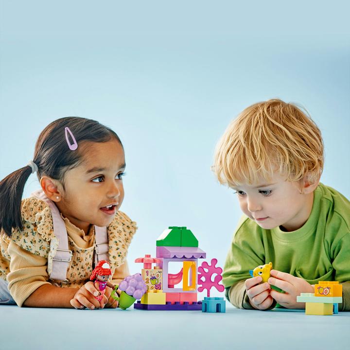 Actual product image LEGO Arielle and Fabius' café kiosk (10420)