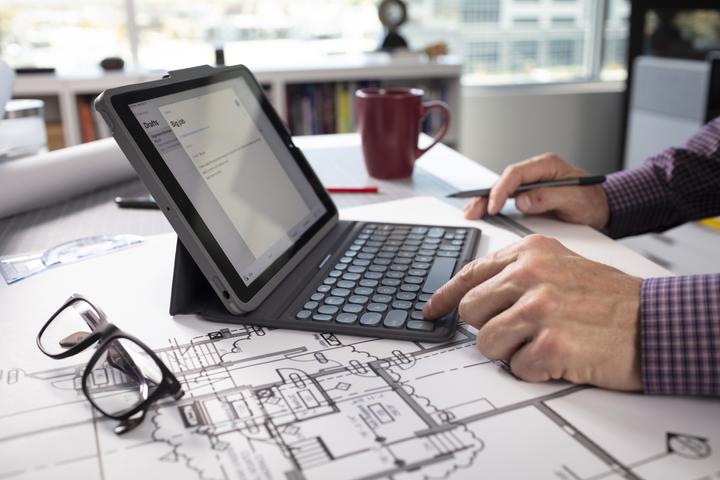 Produktbild Zagg Pro Keys (CH, iPad Air 2020 (4. Gen), iPad Pro 11 2018 (1. Gen), iPad Air 2022 (5. Gen))