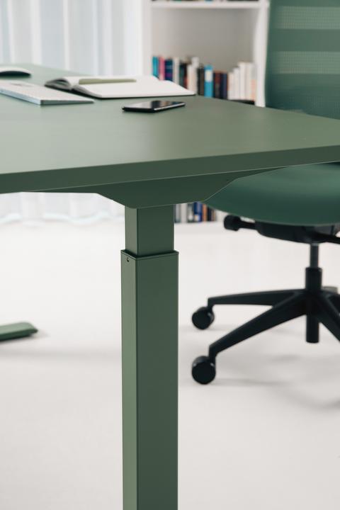 Produktbild Topstar E-Table elektrisch höhenverstellbarer Schreibtisch mintgrün rechteckig, T-Fuss-Gestell grün 1 (80 x 68 cm)
