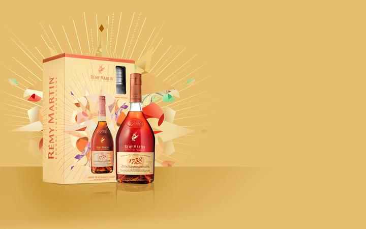 Produktbild Rémy Martin 1738 ACCORD ROYAL Cognac Fine Champagne 40% Vol. 0,7l in Geschenkbox mit Shaker (1 x 70 cl)