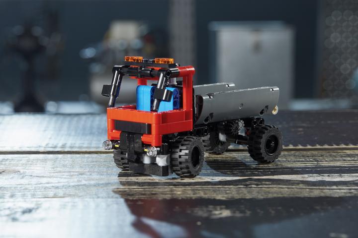 Actual product image LEGO Skip loader (42084, LEGO Technic)
