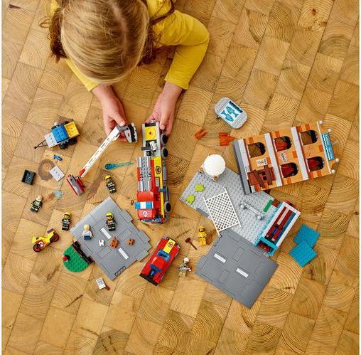 Produktbild LEGO Feuerwehreinsatz mit Löschtruppe (60321, LEGO City)
