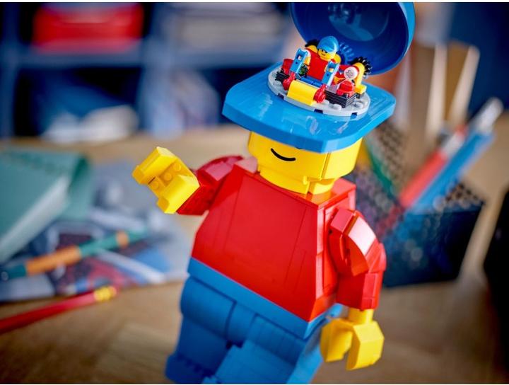 Image du produit LEGO Grande minifigure (40649, LEGO Minifigures, LEGO difficiles à trouver)