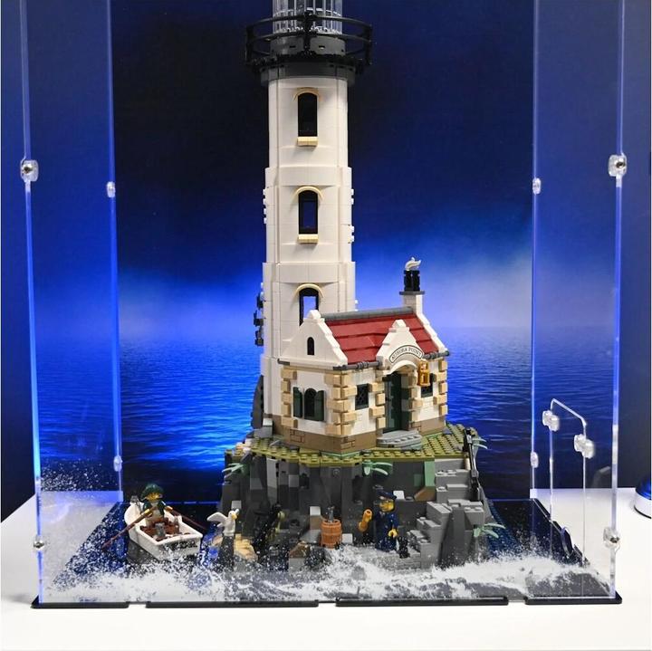 Produktbild iDisplayit Acryl-Display für LEGO® 21335 Motorisierter Leuchtturm (Mit Hintergrundmotiv und schwarzem Boden)