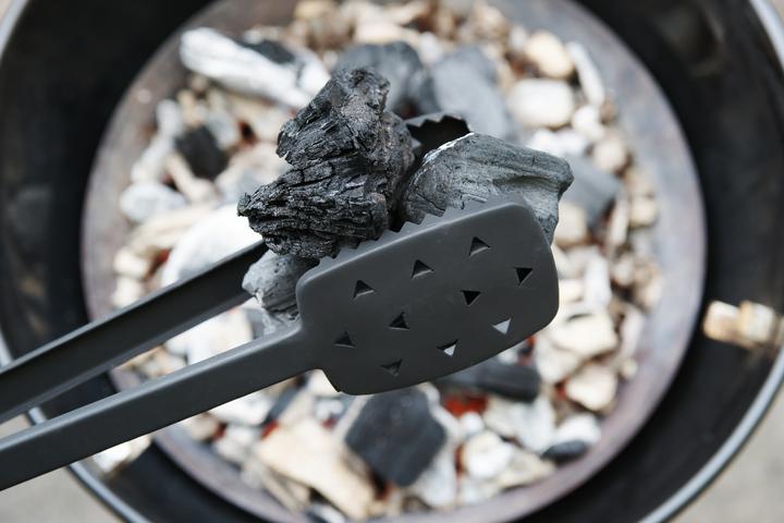 Produktbild Outdoorchef Holzkohlezange