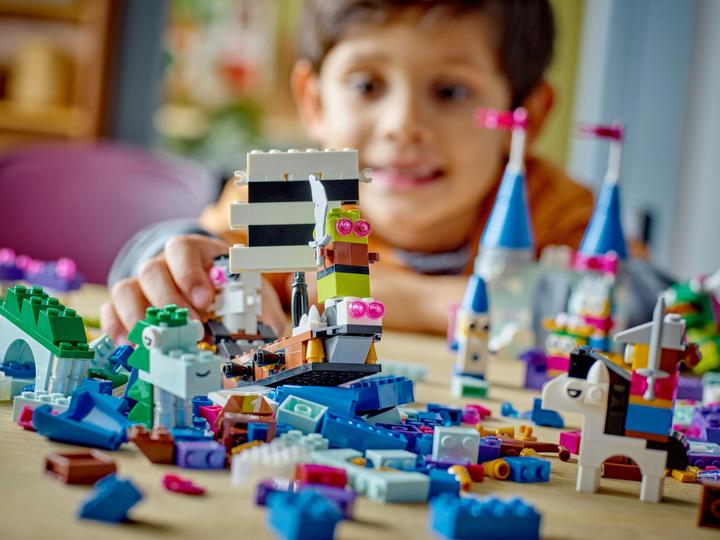 Image du produit LEGO Univers fantastique Kit de construction créatif (11033, LEGO Classic)