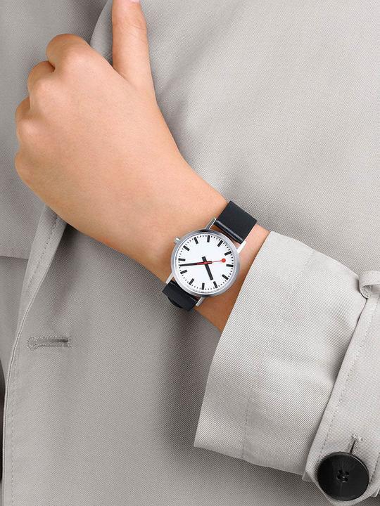 Actual product image Mondaine Classic Pure (Analogue wristwatch, Swiss made, 36 mm)