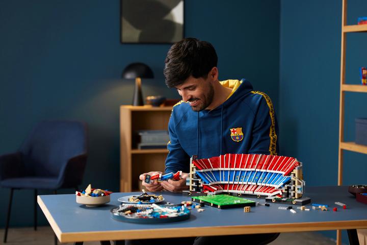 Image du produit LEGO Le Camp Nou - FC Barcelone (10284, LEGO Creator Expert, LEGO difficiles à trouver)