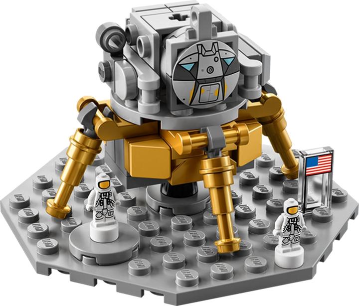 Actual product image LEGO NASA Apollo Saturn V (92176, LEGO Ideas, LEGO Rare Sets)
