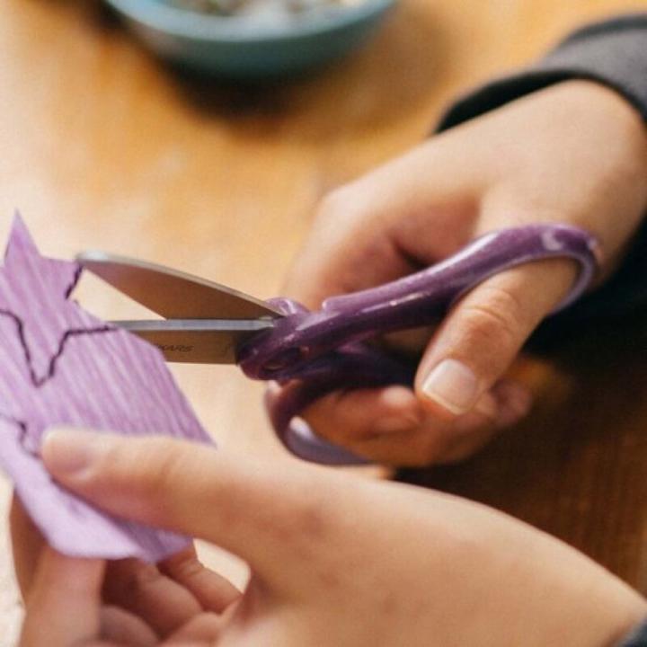 Produktbild Fiskars 1067860 Schülerschere, violett-glitzer (18 cm)