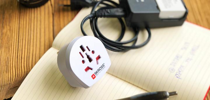 Actual product image Skross World to UK