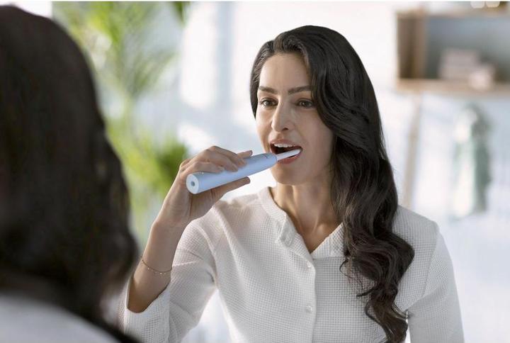 Actual product image Philips Sonicare Series 2100 (Sonic toothbrush)