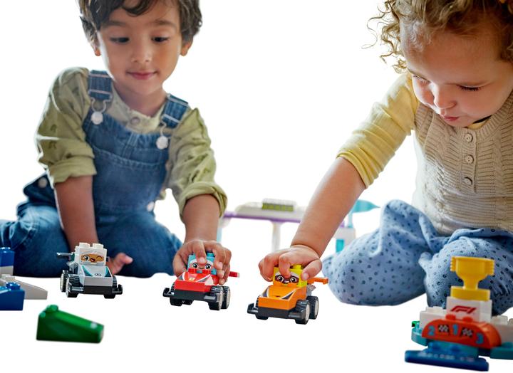 Productafbeelding LEGO F1 Team Rennautos mit Rennfahrern (10445)