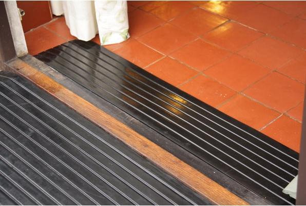 Actual product image The Ramp People Ramp en caoutchouc 100 x 540 x 900 mm