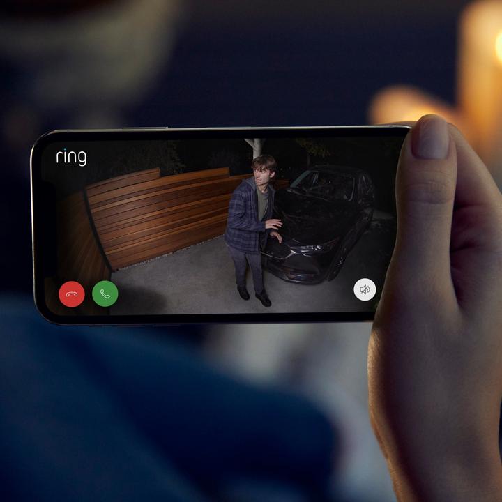 Actual product image Ring Spotlight Cam Plus, Plug-in - Black - EU (1920 x 1080 Pixels)
