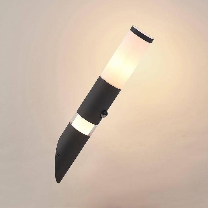 Produktbild Lindby Okari Aussenwandleuchte mit Sensor Fackel (40 lm, E27, IP54)