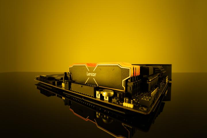 Actual product image Lexar Kit Barrettes mémoire 32Go (2x16Go) DIMM DDR5 Thor RGB 6000MHz (Noir) (2 x 16GB, 6000 MHz, DDR5 RAM, DIMM)