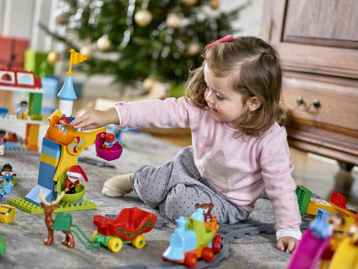 Image du produit LEGO Plaisirs d'hiver avec le Père Noël (10837)