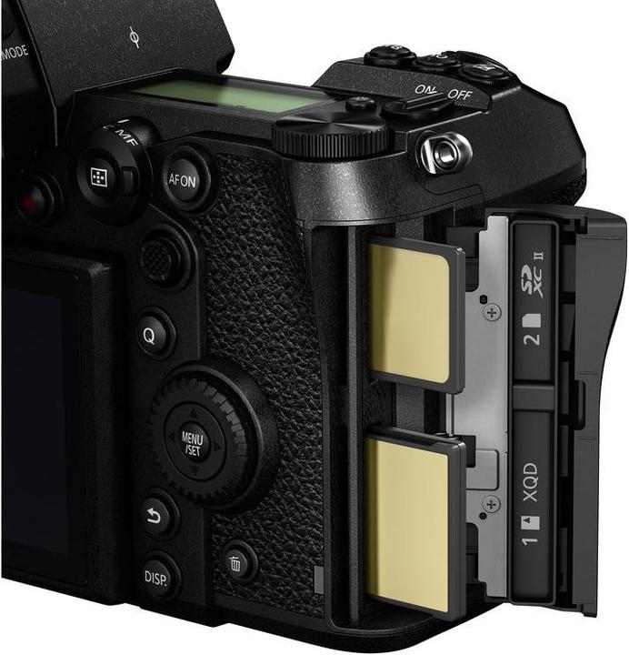 Actual product image Panasonic Lumix S1 (24 - 105 mm, 24.20 Mpx, Full frame)