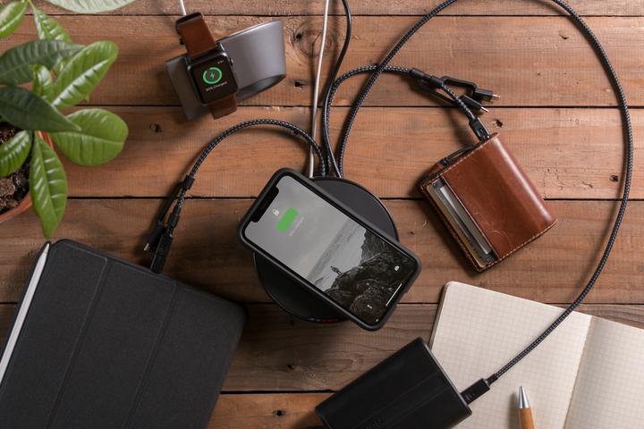 Actual product image Nomad Modern Connector Strap (44 mm, Leather, Stainless steel)