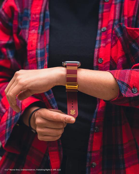 Actual product image Moby Fox Strap Smartwatch Harry Potter Gryffindor 22 mm (22 mm, Stainless steel, Silicone)