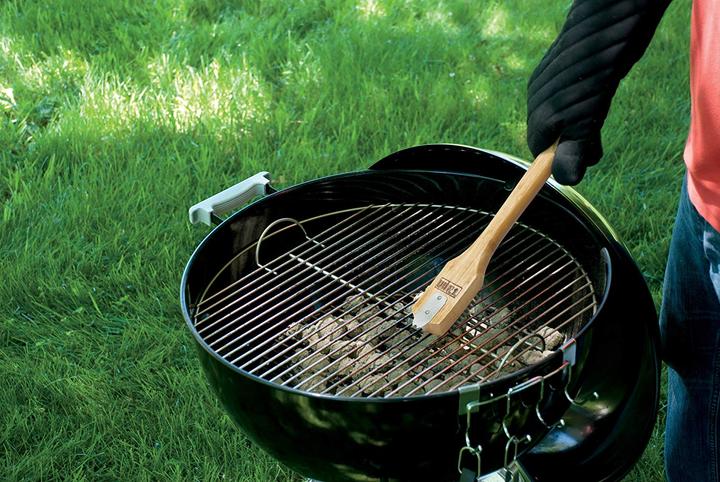 Actual product image Weber Grill Brush (30 cm)