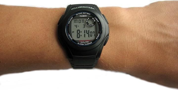 Actual product image Casio F-200w-1aef (Digital watch, Sports watch, Chronograph, 40 mm)