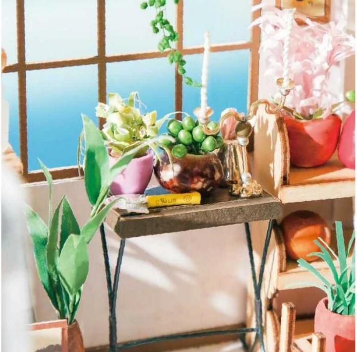 Actual product image Robotime Emily's Flower Shop