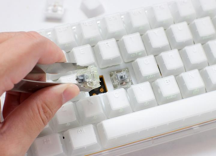 Actual product image Ducky One 3 Aura White SF Gaming Keyboard, RGB LED - MX-Silent-Red (DE, Cable)