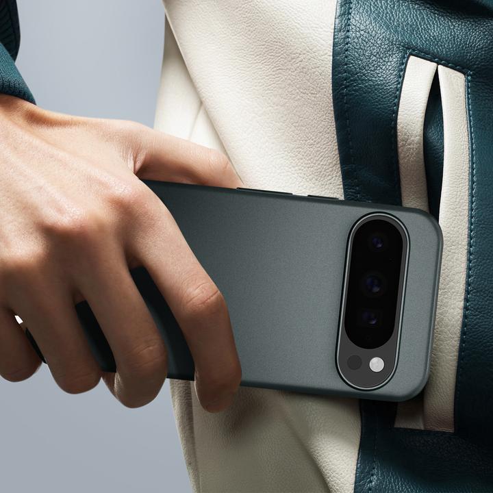 Actual product image Spigen Thin Fit (Realme 9 Pro+, Google Pixel 9)