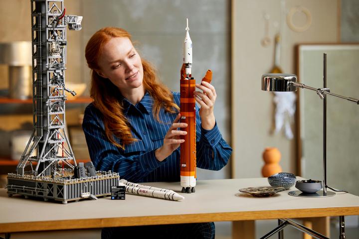 Produktbild LEGO NASA Artemis Startrampe (10341, LEGO Icons, LEGO Seltene Sets)