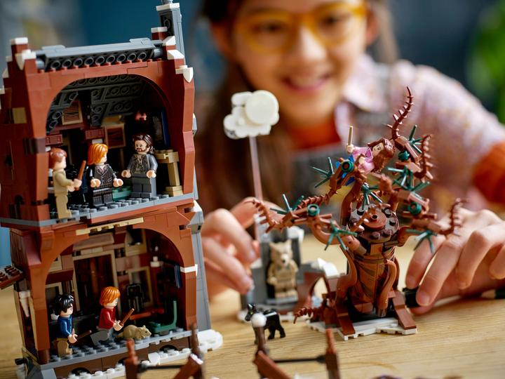 Image du produit LEGO Cabane hurlante et pâturage fouetté (76407, LEGO Harry Potter)