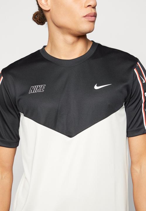Produktbild Nike NSW Repeat T-Shirt - 84105 (M)