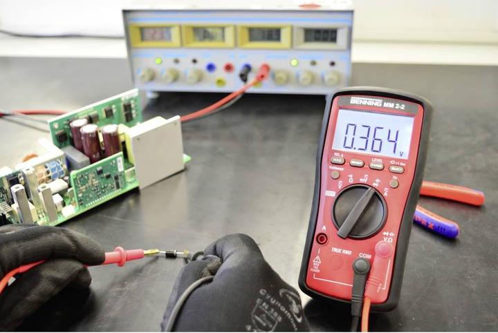 Produktbild Benning BENN Digitale Multimeter (CAT II 1000V, CAT III 600V, CAT IV 300V)