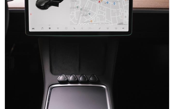 Image du produit Enhance Commander + 4 boutons S3XY pour Tesla (Gen2)