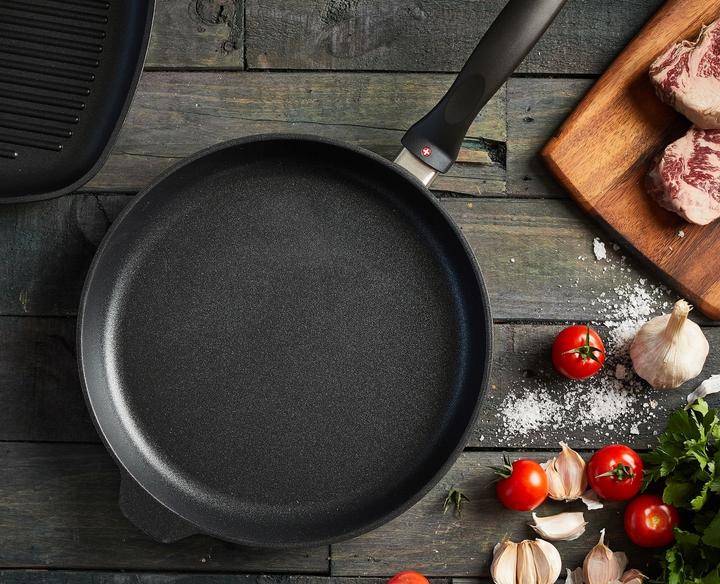 Actual product image Swiss Diamond XDClassic (28 cm, Frying pan, Cast aluminium)