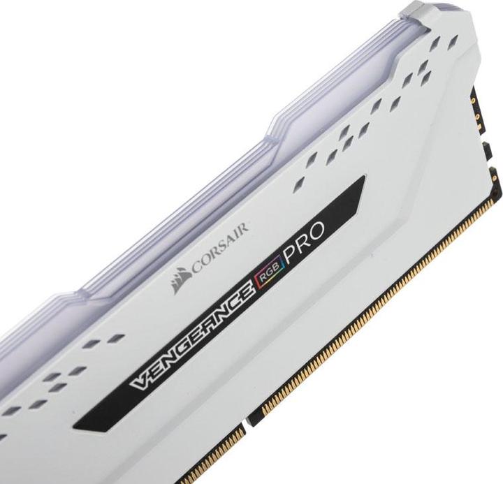 Actual product image Corsair Vengeance RGB Pro Series white, DDR4-3600, CL18 - 64 GB quad kit (4 x 16GB, 3600 MHz, DDR4-RAM, DIMM)