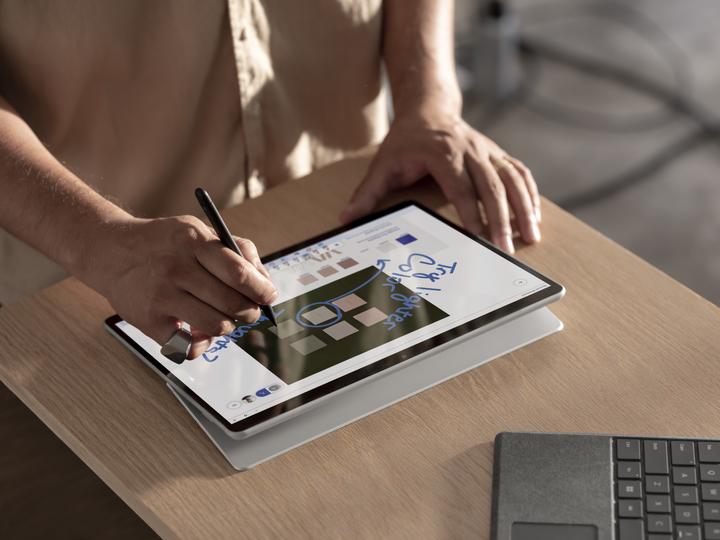 Produktbild Microsoft Surface Pro X (13", Microsoft SQ1, 8 GB, 128 GB, DE)