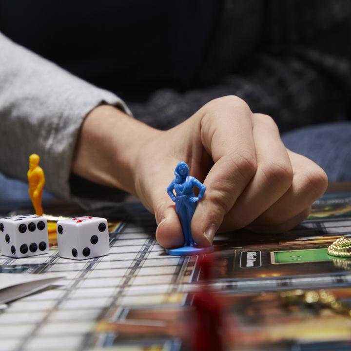 Immagine prodotto Hasbro Gaming Gioco da tavolo Cluedo, Cluedo ridisegnato per 2-6 giocatori, gioco investigativo, gioco per (Italiano)