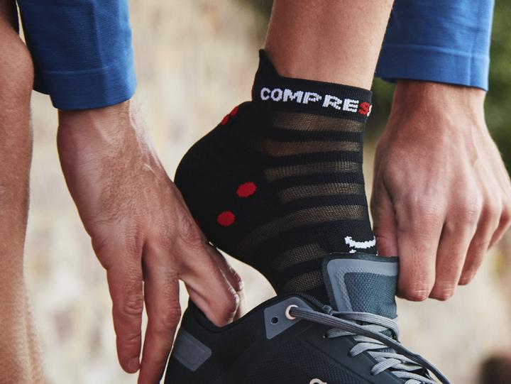 Actual product image Compressport Pro Racing Socks v4.0 Ultralight Run Low (45 - 48)