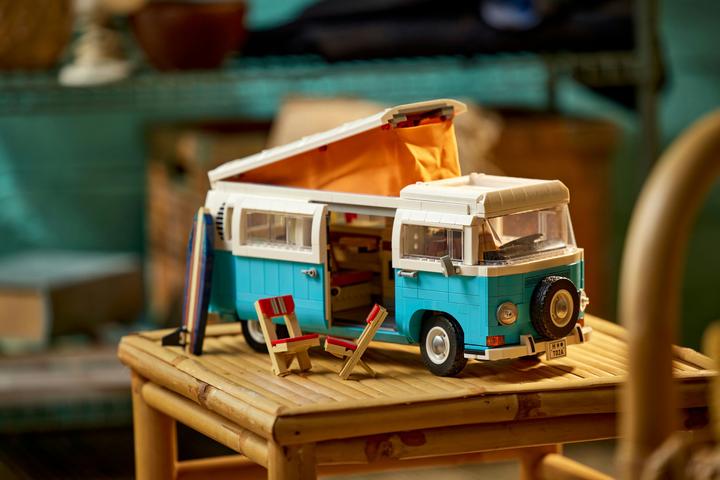 Immagine prodotto LEGO Volkswagen T2 Camping Bus (10279, LEGO Creator Expert, Set LEGO rari)