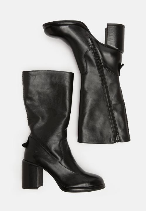 Produktbild Felmini SIMONA D571, der Stiefel mit Absatz von, ist aus schwarzem Glattleder gefertigt und verleiht (41)