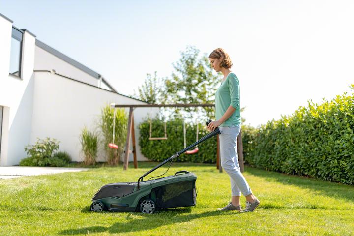 Actual product image Bosch Home & Garden Universal Rotak 36-550 (Rechargeable battery operated)